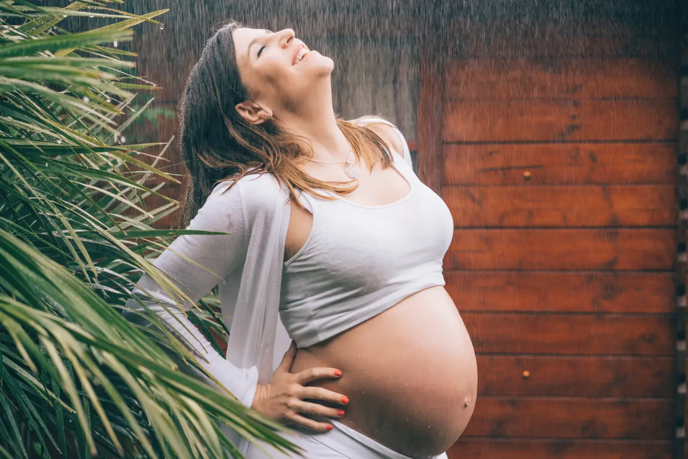 découvrez comment la grossesse impacte la peau de la femme, des changements hormonaux aux soins adaptés pour sublimer votre éclat pendant cette période unique. informez-vous sur les transformations cutanées et les conseils pour un teint radieux.