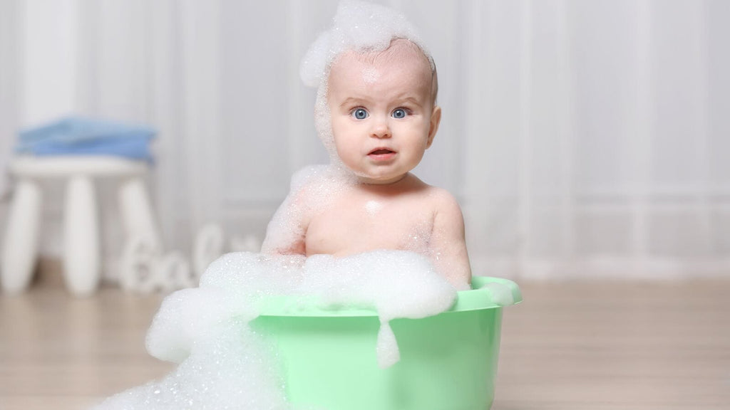 découvrez nos meilleures astuces pour le bain de bébé et assurez une hygiène parfaite. apprenez à créer un moment relaxant et sécuritaire pour votre petit tout en respectant les conseils essentiels pour garder sa peau douce et saine.