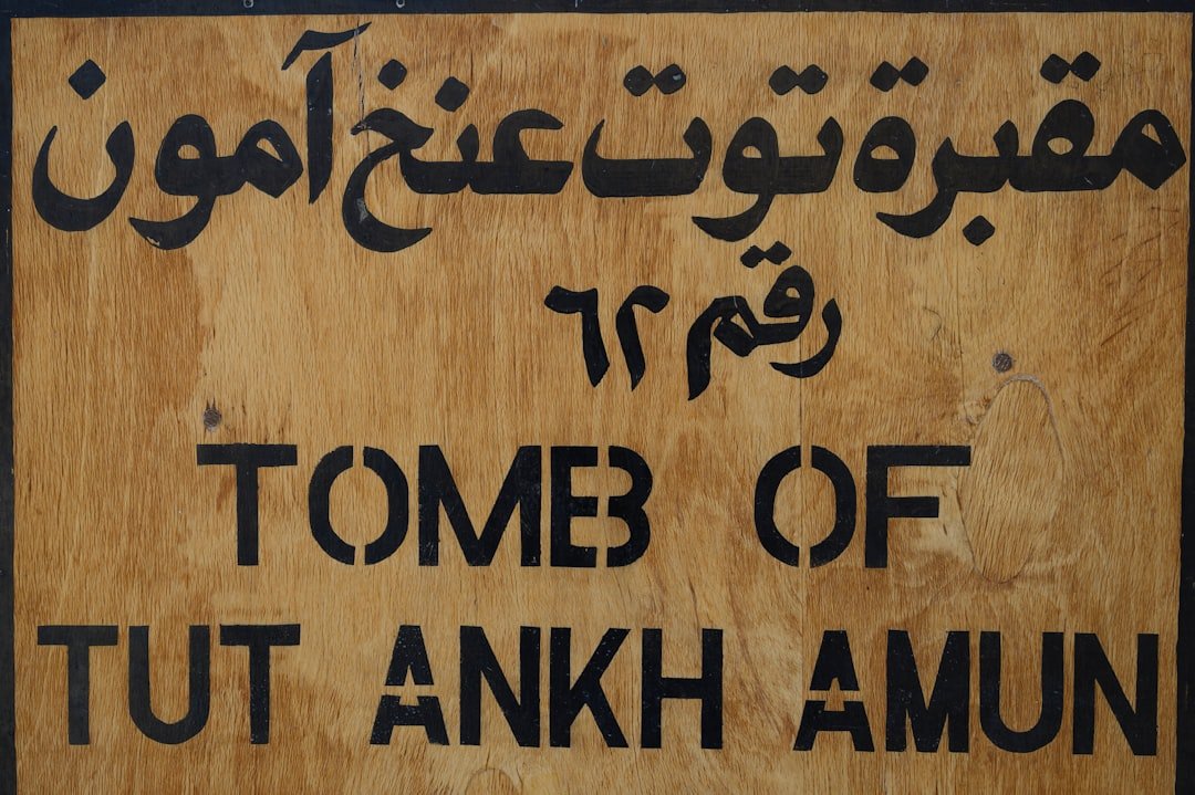 découvrez une liste de prénoms féminins arabes avec leurs significations pour choisir un nom unique et authentique.