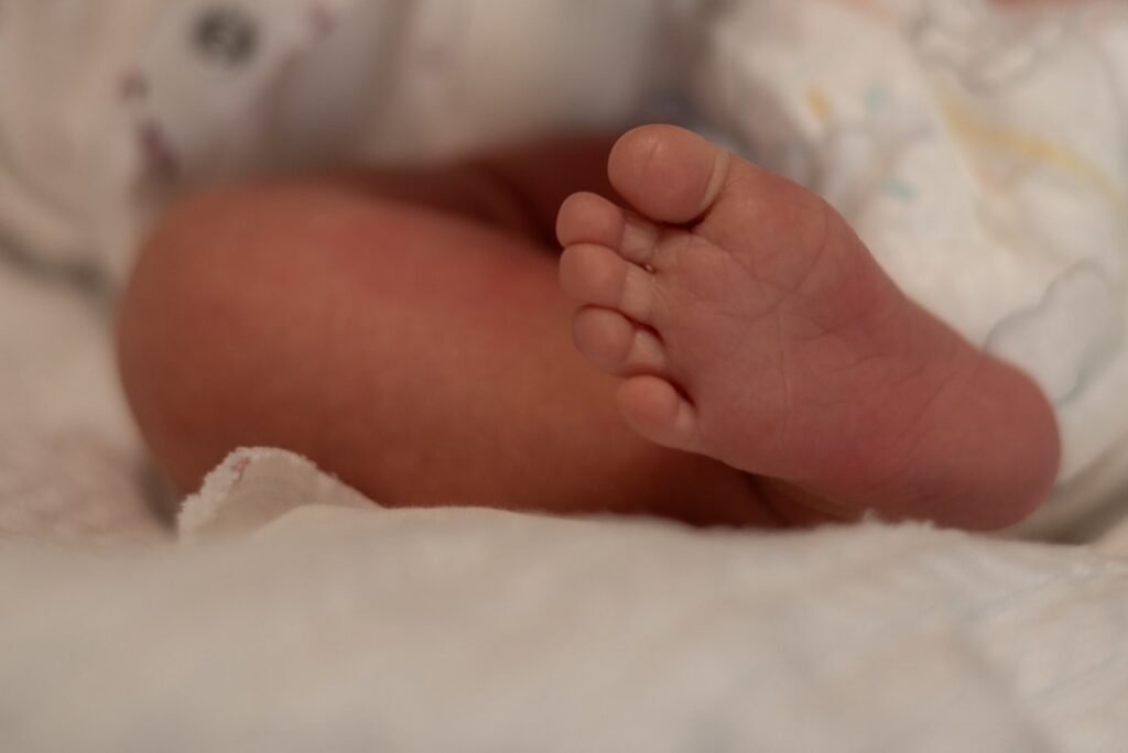 découvrez une liste unique de prénoms pour bébé, avec leurs significations et origines, pour vous aider à choisir le prénom parfait.