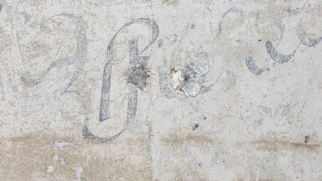 découvrez une liste unique de prénoms bretons traditionnels et modernes, pour trouver le nom parfait empreint de culture et d'histoire bretonne.