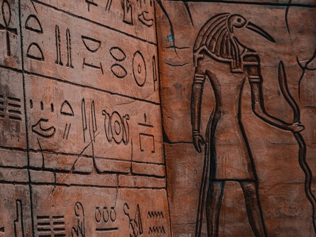 découvrez des noms mythologiques égyptiens fascinants, leurs origines et significations dans l'univers antique de l'égypte.