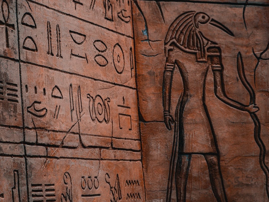 découvrez des noms mythologiques égyptiens fascinants, leurs origines et significations dans l'univers antique de l'égypte.