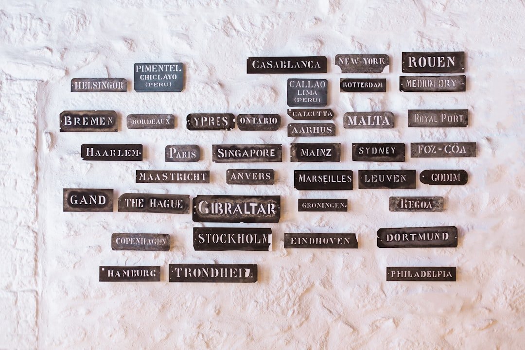 découvrez l'origine et la signification des noms de famille anglais, leur histoire et leur évolution au fil du temps.