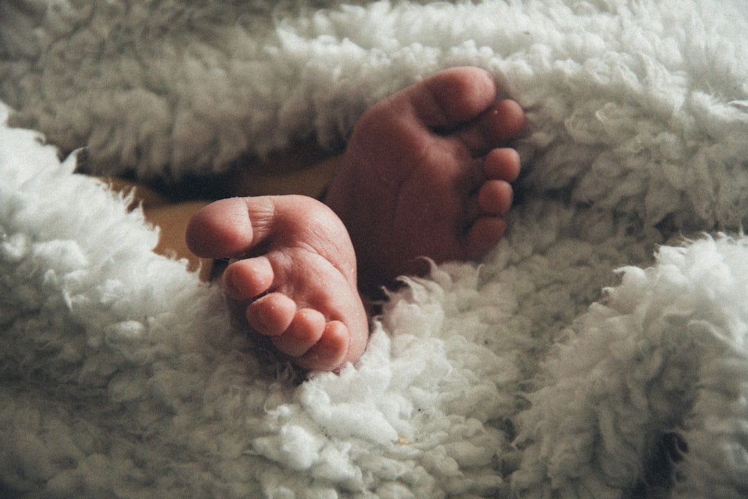 découvrez une liste de prénoms pour bébé, avec leurs significations et origines, pour vous aider à choisir le prénom parfait.