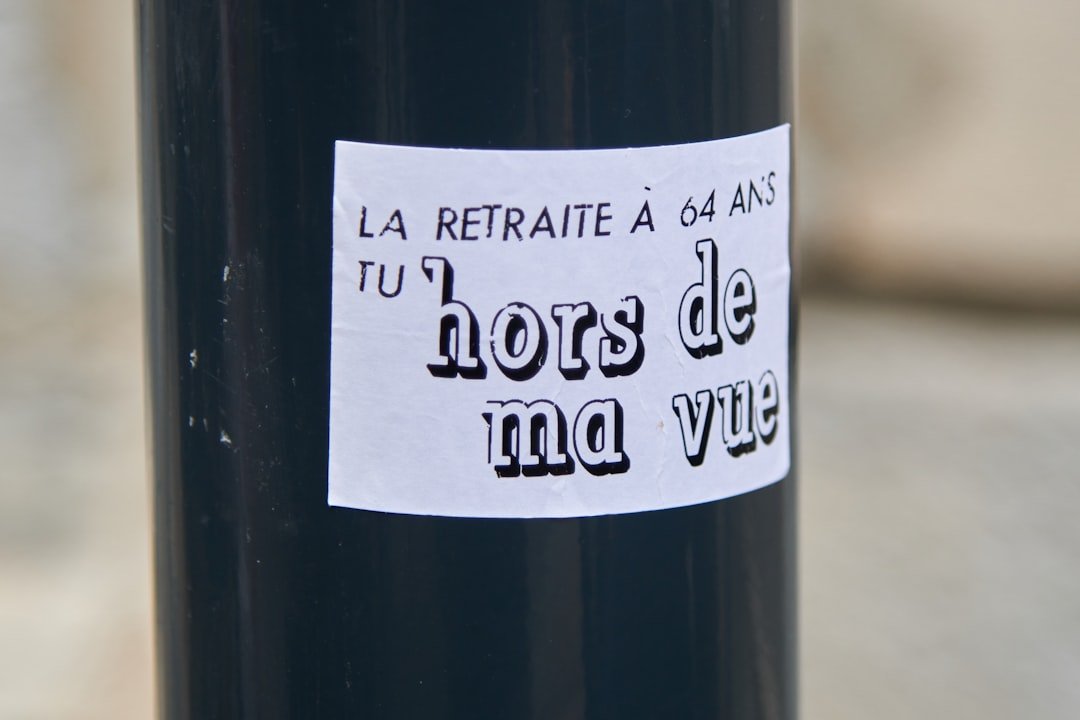 découvrez une liste des noms interdits en france, les raisons de ces restrictions et les règles officielles encadrant le choix des prénoms.