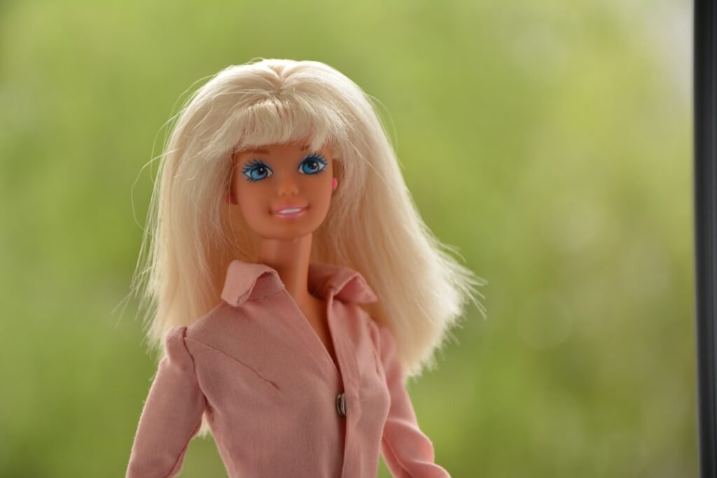 découvrez une liste complète et originale de noms pour barbie, parfaits pour personnaliser vos poupées et stimuler l'imagination.