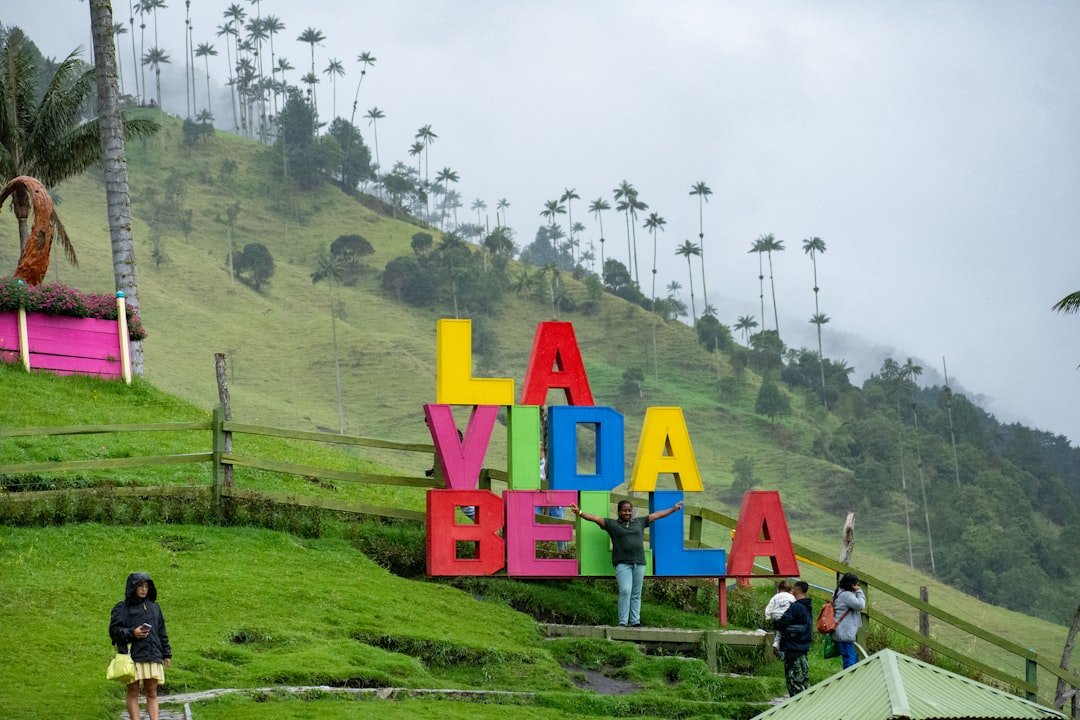 découvrez une liste de prénoms populaires et authentiques pour filles colombiennes, parfaits pour trouver le nom idéal chargé de culture et de tradition.