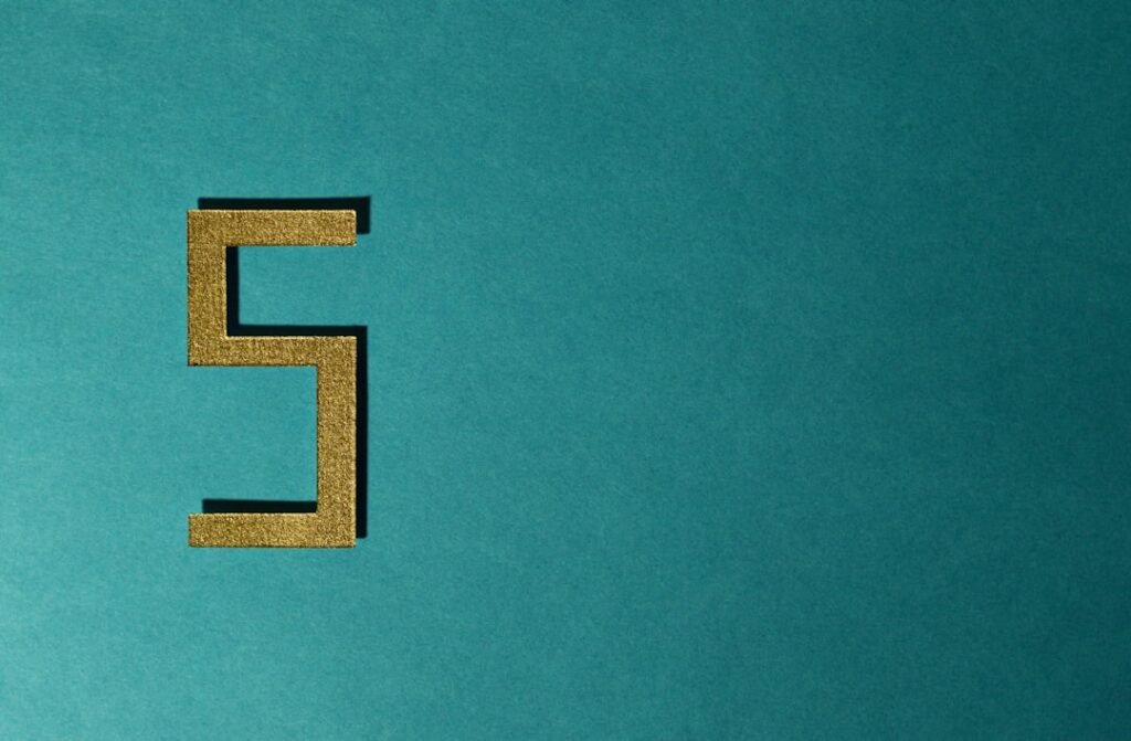 liste de prénoms masculins commençant par la lettre e, avec leurs origines et significations.