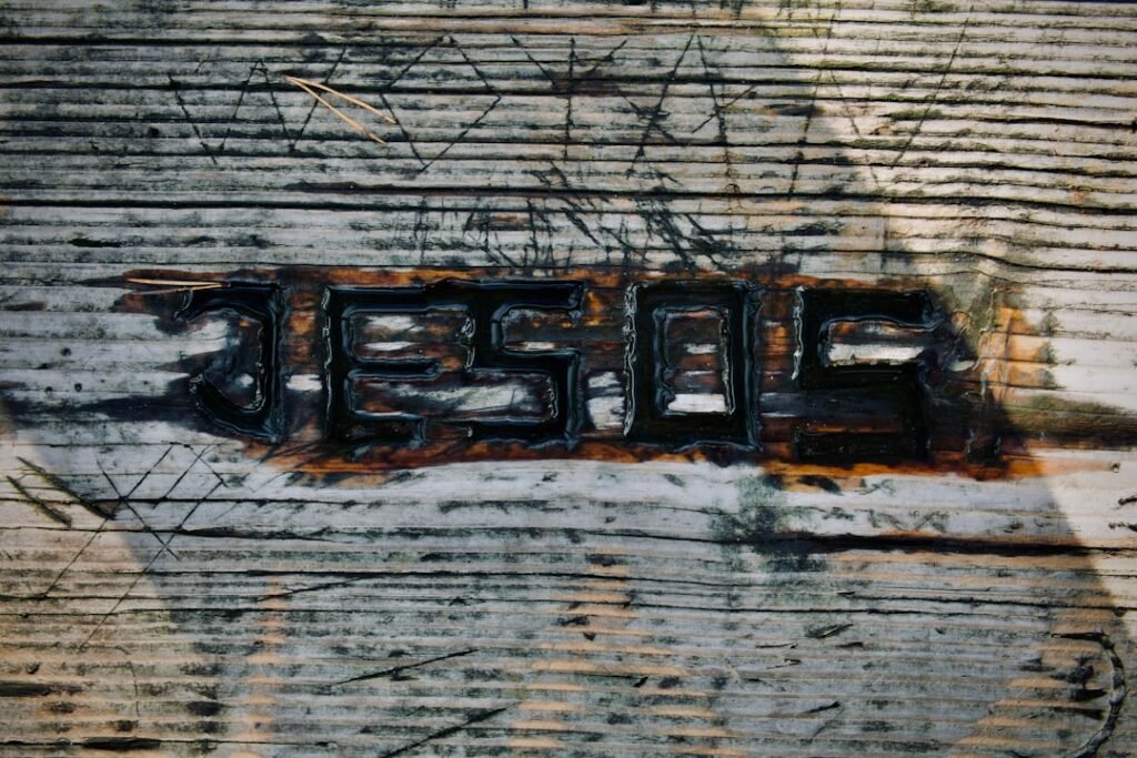 découvrez une sélection unique de prénoms vintage, élégants et chargés d'histoire, parfaits pour un style classique et intemporel.